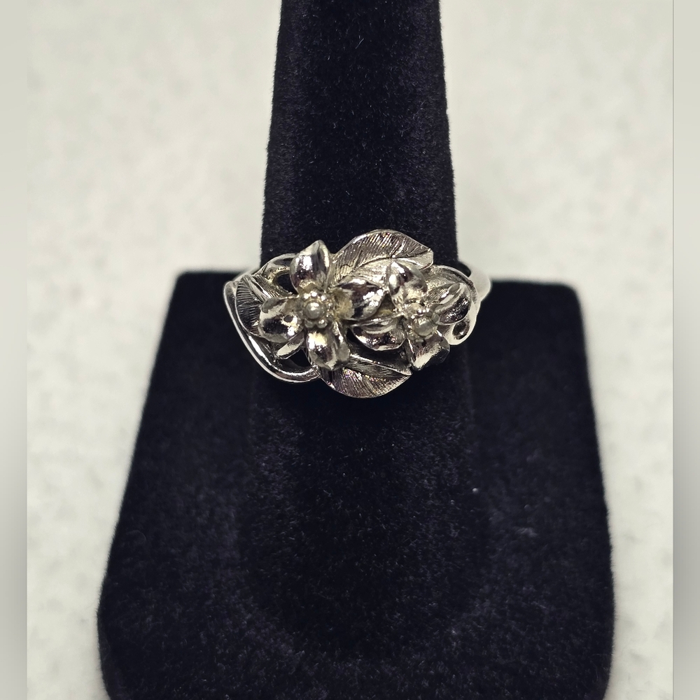 Vintage Avon Orchard Blossom ring, size 6